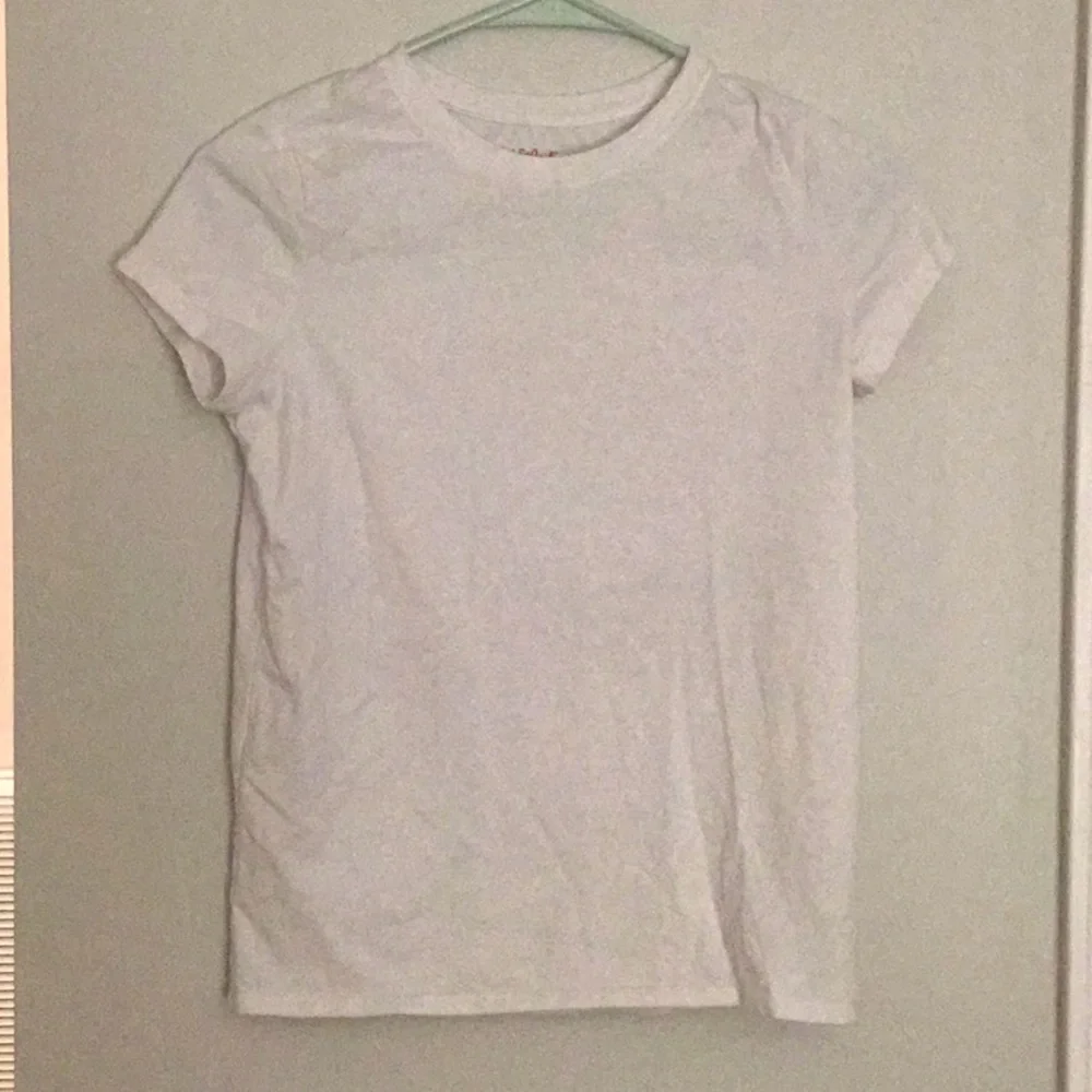Woman’s basic white t-shirt - Picture 1 of 1
